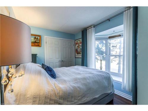 102-2040 Cleaver Avenue, Burlington, ON - Indoor Photo Showing Bedroom