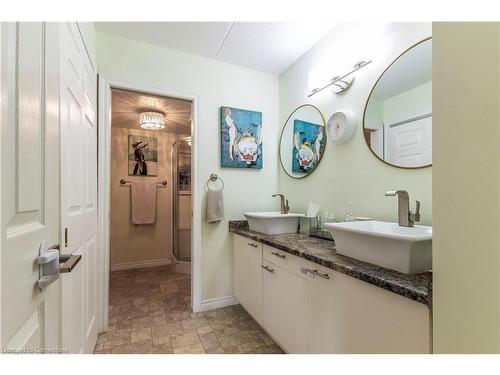 102-2040 Cleaver Avenue, Burlington, ON - Indoor Photo Showing Bathroom