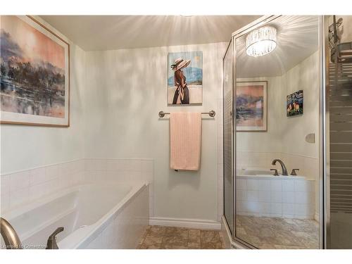 102-2040 Cleaver Avenue, Burlington, ON - Indoor Photo Showing Bathroom