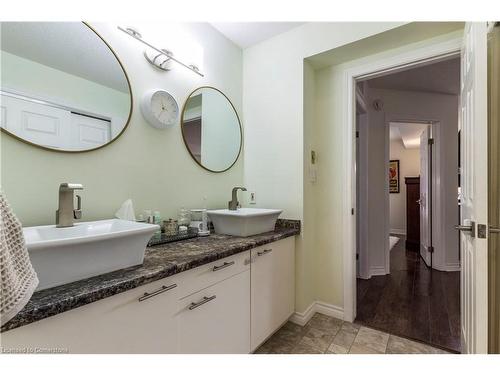 102-2040 Cleaver Avenue, Burlington, ON - Indoor Photo Showing Bathroom