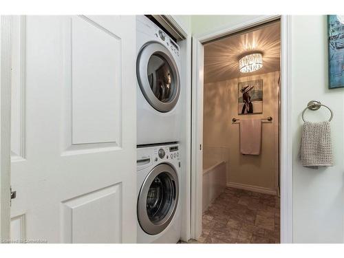 102-2040 Cleaver Avenue, Burlington, ON - Indoor Photo Showing Laundry Room