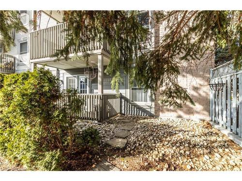 102-2040 Cleaver Avenue, Burlington, ON - Outdoor