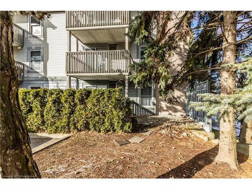 102-2040 Cleaver Avenue, Burlington, ON - Outdoor