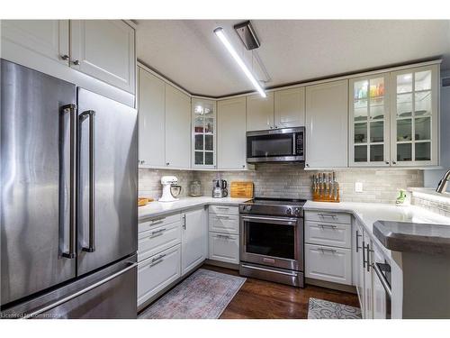 102-2040 Cleaver Avenue, Burlington, ON - Indoor Photo Showing Kitchen