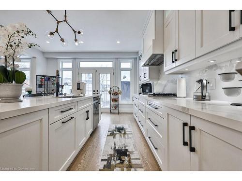 287 Cloverleaf Drive, Hamilton, ON - Indoor Photo Showing Kitchen With Upgraded Kitchen