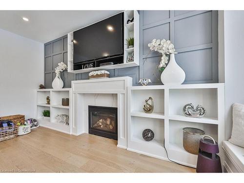 287 Cloverleaf Drive, Hamilton, ON - Indoor With Fireplace