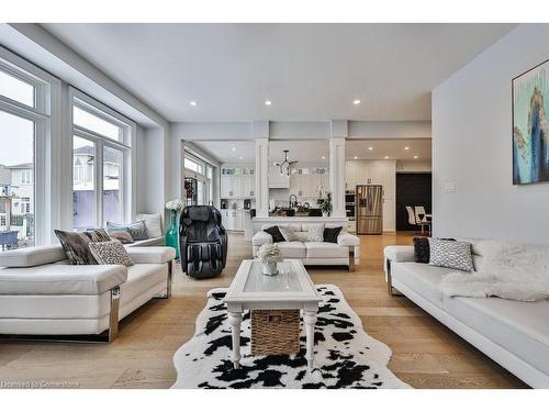 287 Cloverleaf Drive, Hamilton, ON - Indoor Photo Showing Living Room