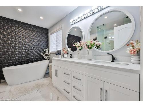 287 Cloverleaf Drive, Hamilton, ON - Indoor Photo Showing Bathroom