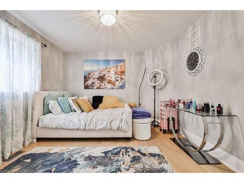 287 Cloverleaf Drive, Hamilton, ON - Indoor Photo Showing Bedroom