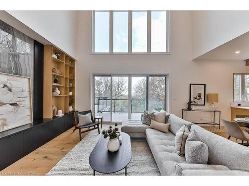 62 Melrose Drive, Niagara-On-The-Lake, ON - Indoor Photo Showing Living Room