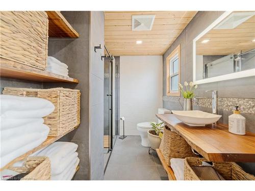 673 Inverary Road, Burlington, ON - Indoor Photo Showing Bathroom