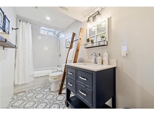 673 Inverary Road, Burlington, ON - Indoor Photo Showing Bathroom