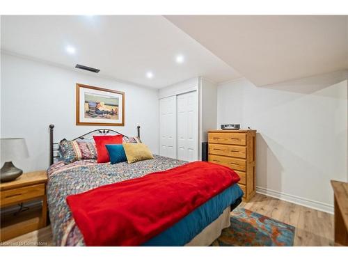 673 Inverary Road, Burlington, ON - Indoor Photo Showing Bedroom