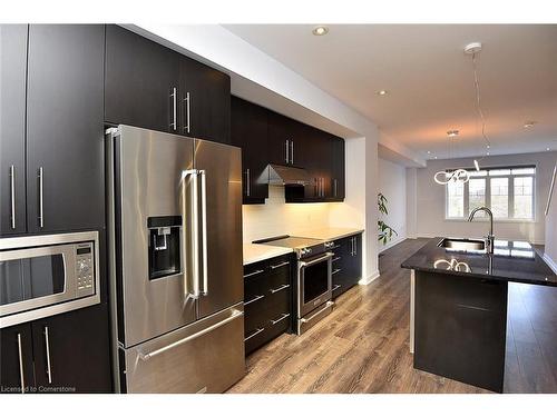 123-1890 Rymal Road E, Stoney Creek, ON - Indoor Photo Showing Kitchen With Upgraded Kitchen