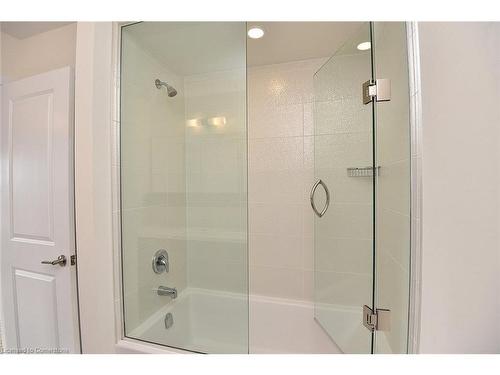 123-1890 Rymal Road E, Stoney Creek, ON - Indoor Photo Showing Bathroom