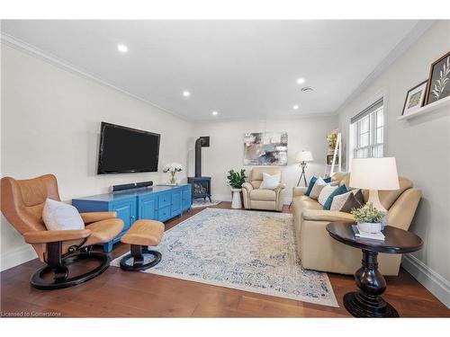 2A Dixie Road, St. Catharines, ON - Indoor Photo Showing Living Room