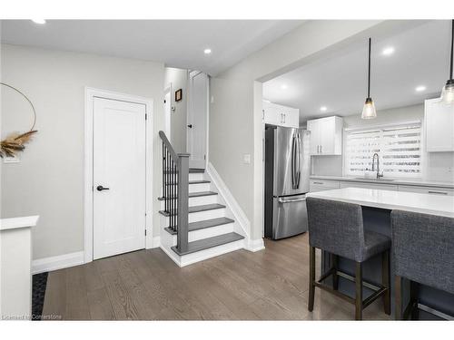 412 Norrie Crescent, Burlington, ON - Indoor Photo Showing Kitchen With Upgraded Kitchen