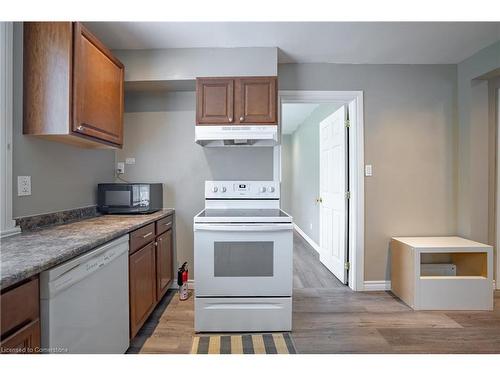 86 Whitney Avenue, Hamilton, ON - Indoor Photo Showing Kitchen