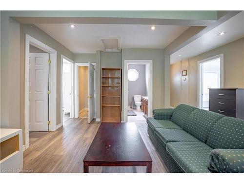 86 Whitney Avenue, Hamilton, ON - Indoor Photo Showing Living Room