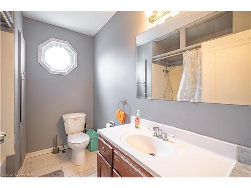 86 Whitney Avenue, Hamilton, ON - Indoor Photo Showing Bathroom