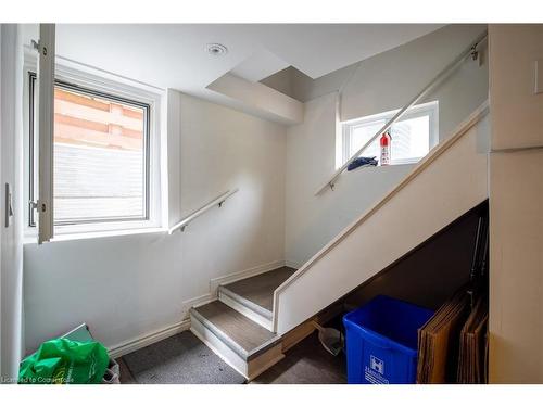 86 Whitney Avenue, Hamilton, ON - Indoor Photo Showing Other Room