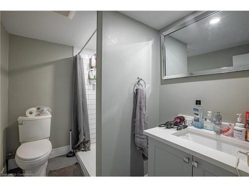 86 Whitney Avenue, Hamilton, ON - Indoor Photo Showing Bathroom