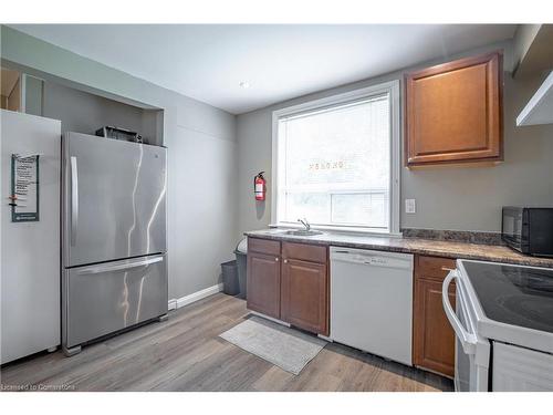 86 Whitney Avenue, Hamilton, ON - Indoor Photo Showing Kitchen