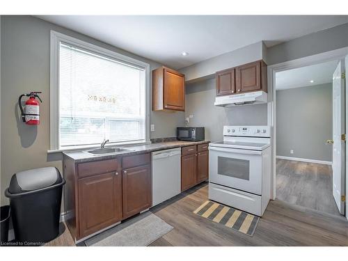 86 Whitney Avenue, Hamilton, ON - Indoor Photo Showing Kitchen