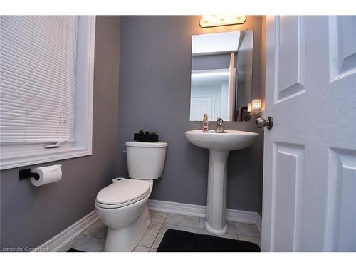 160 Wallace Avenue S, Welland, ON - Indoor Photo Showing Bathroom