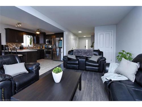 160 Wallace Avenue S, Welland, ON - Indoor Photo Showing Living Room