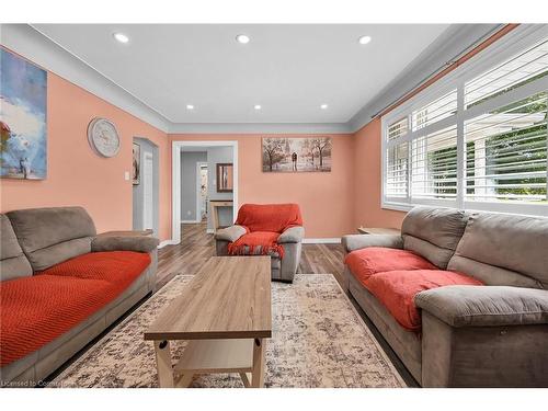 221 Gray Road, Stoney Creek, ON - Indoor Photo Showing Living Room