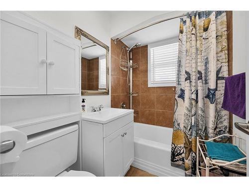 221 Gray Road, Stoney Creek, ON - Indoor Photo Showing Bathroom