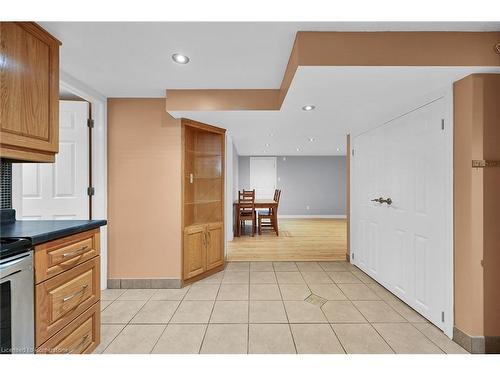 221 Gray Road, Stoney Creek, ON - Indoor Photo Showing Kitchen