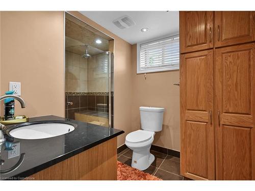 221 Gray Road, Stoney Creek, ON - Indoor Photo Showing Bathroom