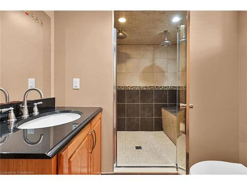 221 Gray Road, Stoney Creek, ON - Indoor Photo Showing Bathroom