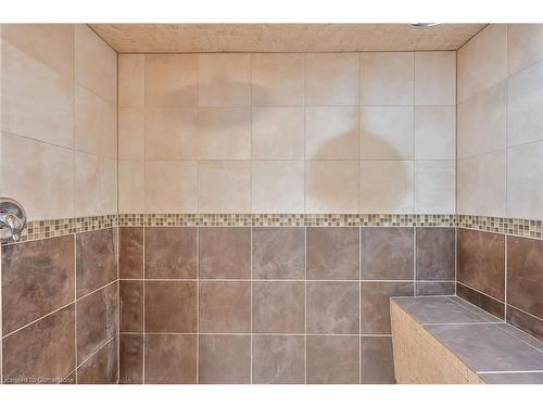 221 Gray Road, Stoney Creek, ON - Indoor Photo Showing Bathroom