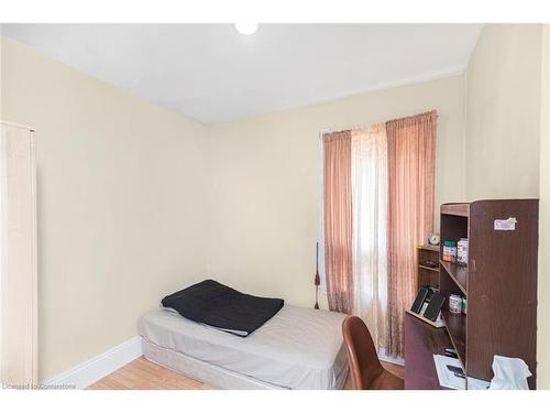 47 Clyde Street, Hamilton, ON - Indoor Photo Showing Bedroom