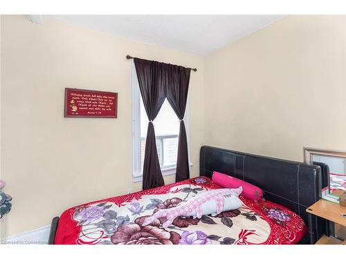 47 Clyde Street, Hamilton, ON - Indoor Photo Showing Bedroom