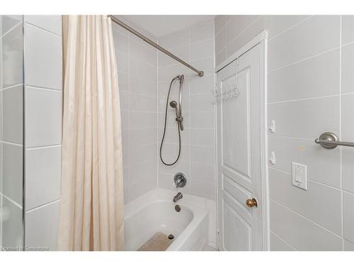 47 Clyde Street, Hamilton, ON - Indoor Photo Showing Bathroom