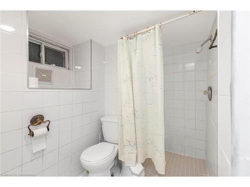 47 Clyde Street, Hamilton, ON - Indoor Photo Showing Bathroom