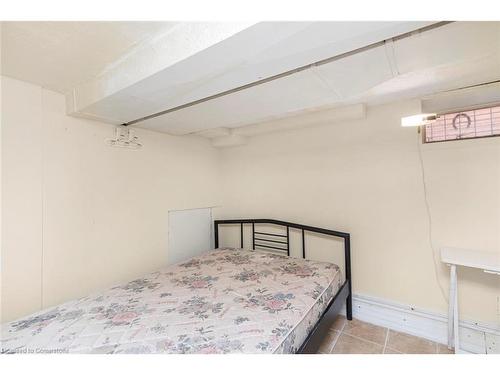 47 Clyde Street, Hamilton, ON - Indoor Photo Showing Bedroom