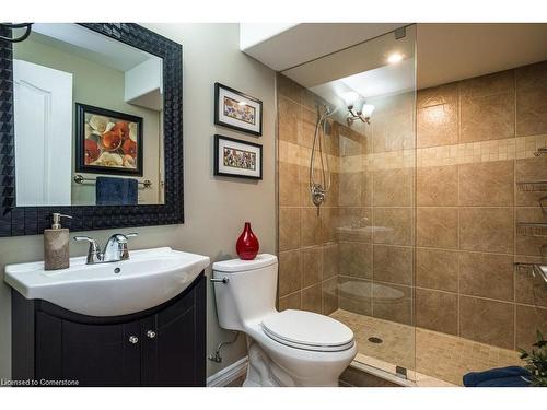 36 Mcgrath Court, Dundas, ON - Indoor Photo Showing Bathroom