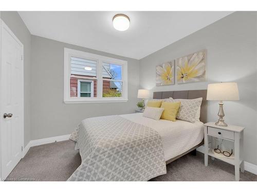 14 Walter Avenue S, Hamilton, ON - Indoor Photo Showing Bedroom