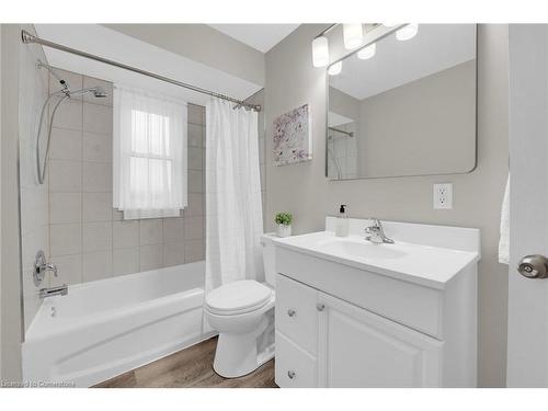 14 Walter Avenue S, Hamilton, ON - Indoor Photo Showing Bathroom