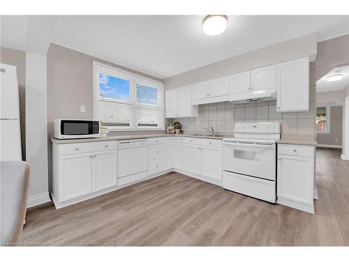 14 Walter Avenue S, Hamilton, ON - Indoor Photo Showing Kitchen