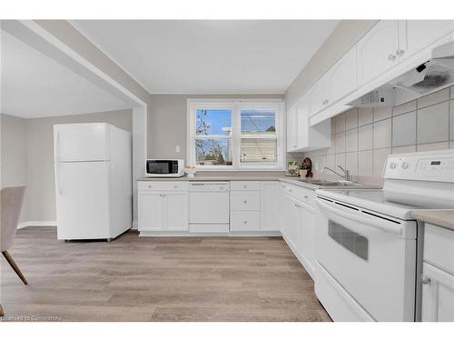 14 Walter Avenue S, Hamilton, ON - Indoor Photo Showing Kitchen