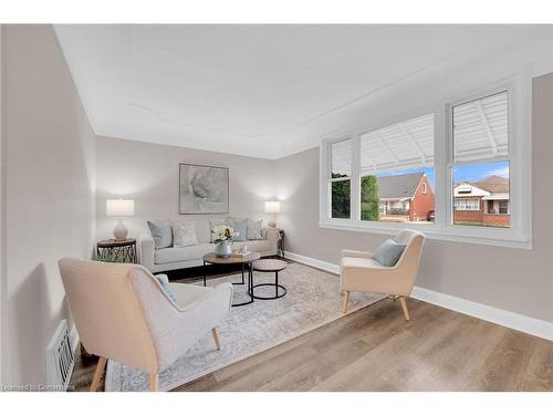 14 Walter Avenue S, Hamilton, ON - Indoor Photo Showing Living Room