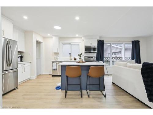 72 West 25Th Street, Hamilton, ON - Indoor Photo Showing Kitchen