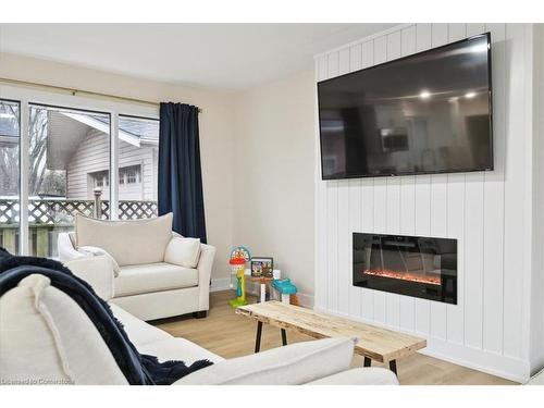 72 West 25Th Street, Hamilton, ON - Indoor Photo Showing Living Room With Fireplace