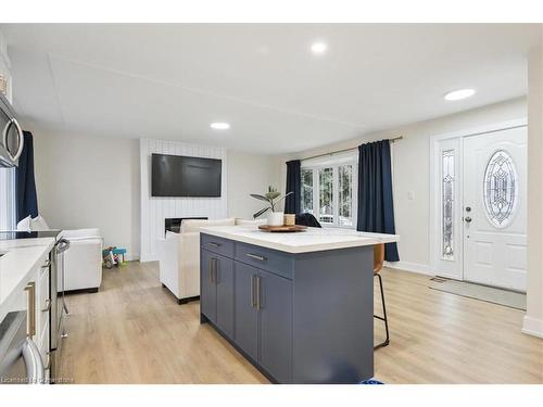 72 West 25Th Street, Hamilton, ON - Indoor Photo Showing Kitchen